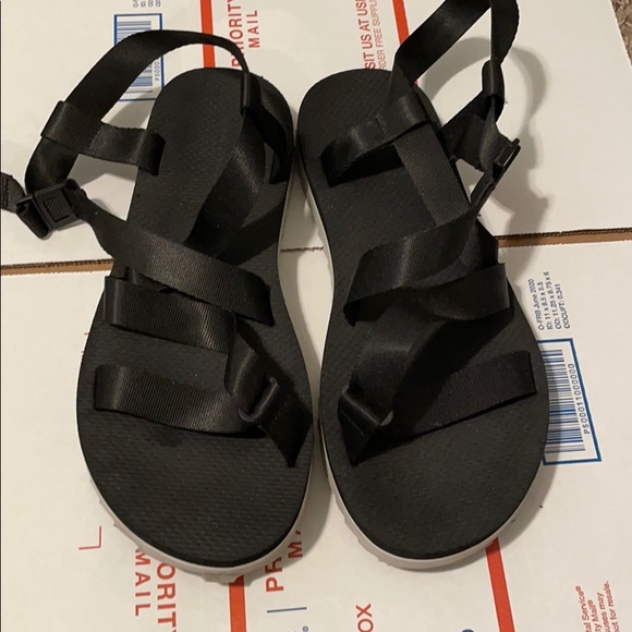 American Eagle Outfitters Shoes - Sporty sandals